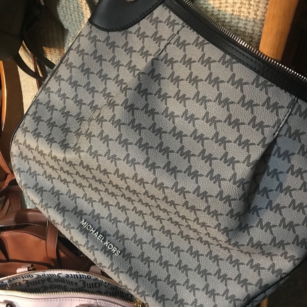 Authentic Michael Kors Purse/Crossbody